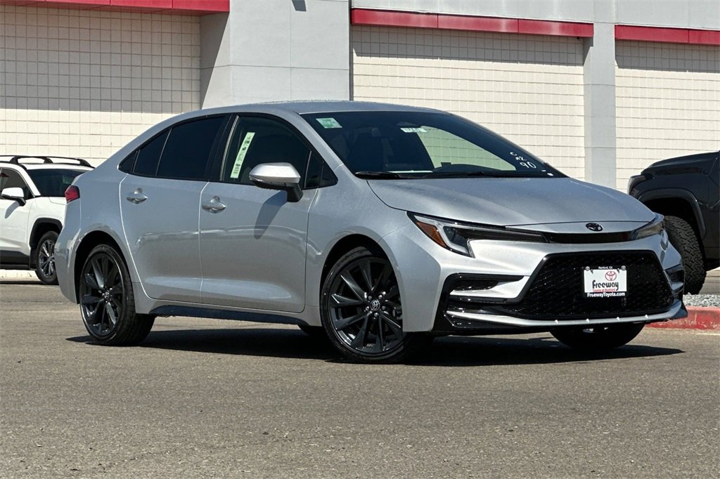 New 2026 Toyota Corolla SE image 2