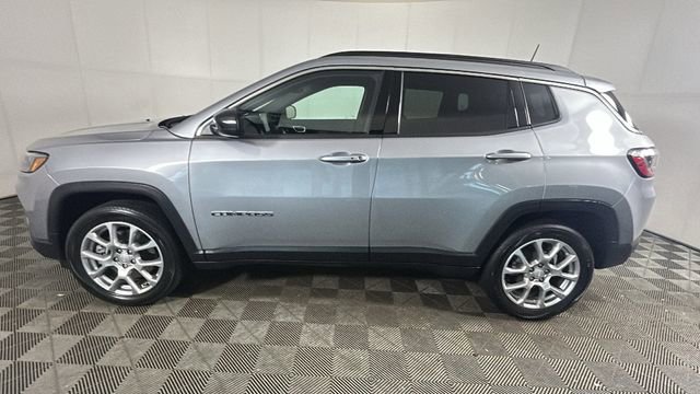 Used 2024 Jeep Compass Latitude AWD/4WD image 5