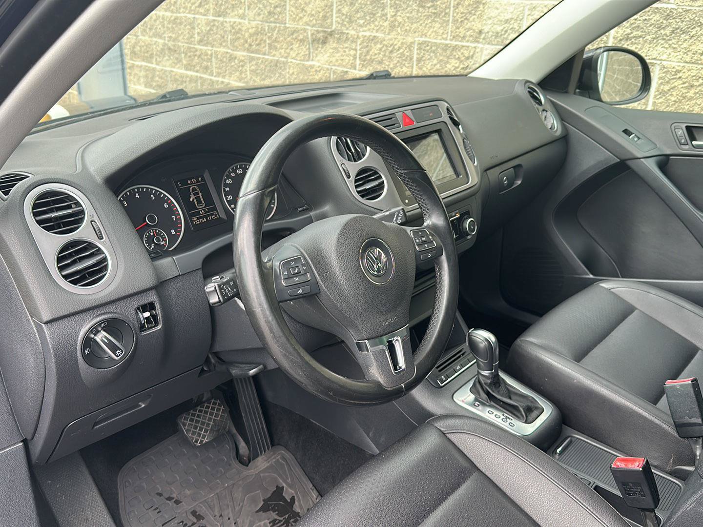 Used 2011 Volkswagen Tiguan SEL AWD/4WD image 5