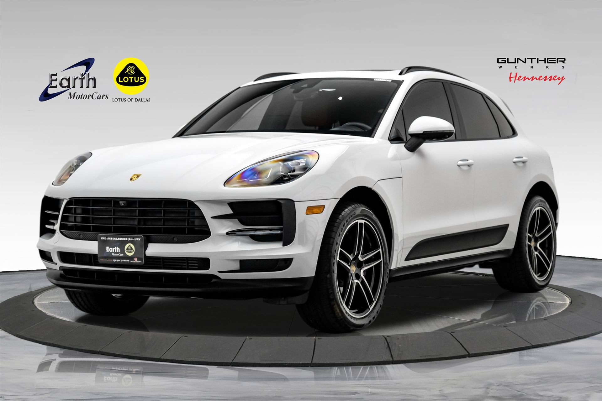 Used 2021 Porsche Macan AWD/4WD image 1