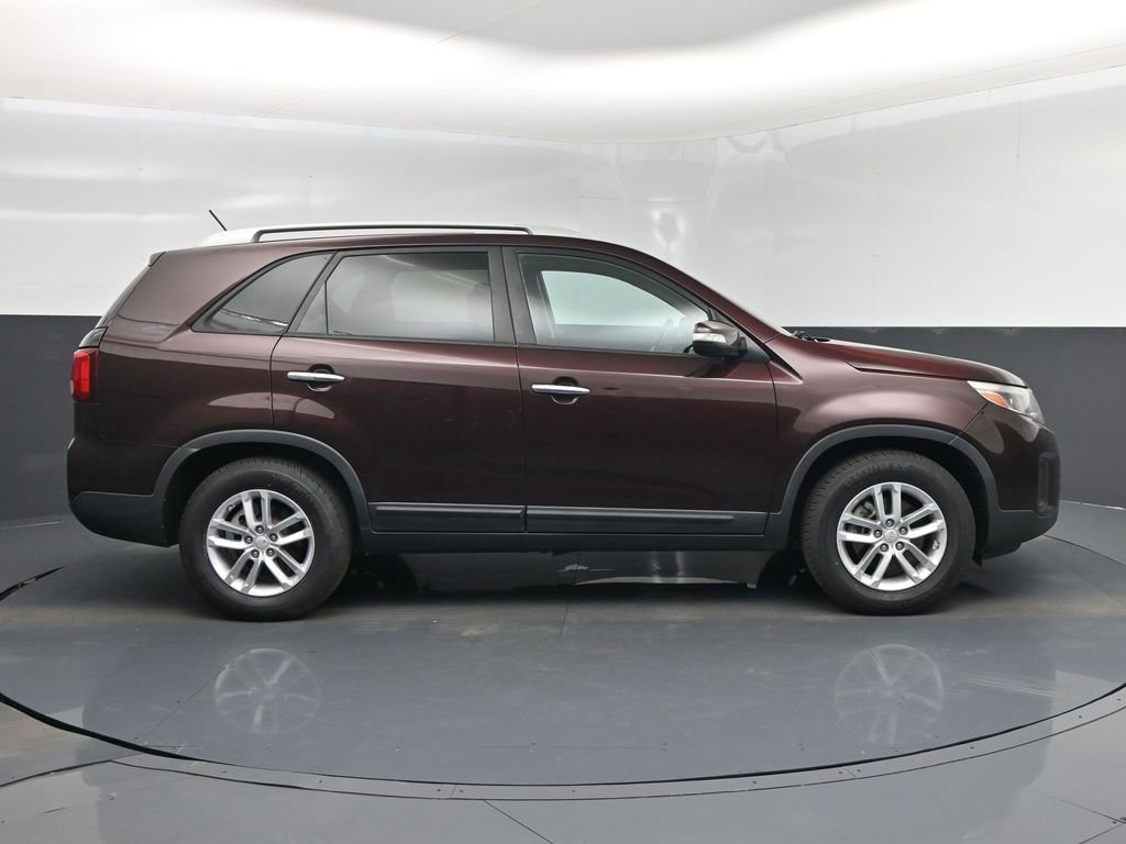 Used 2015 Kia Sorento LX FWD image 2
