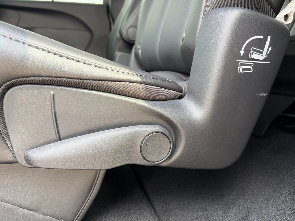 New 2027 Chrysler Pacifica LX FWD image 29