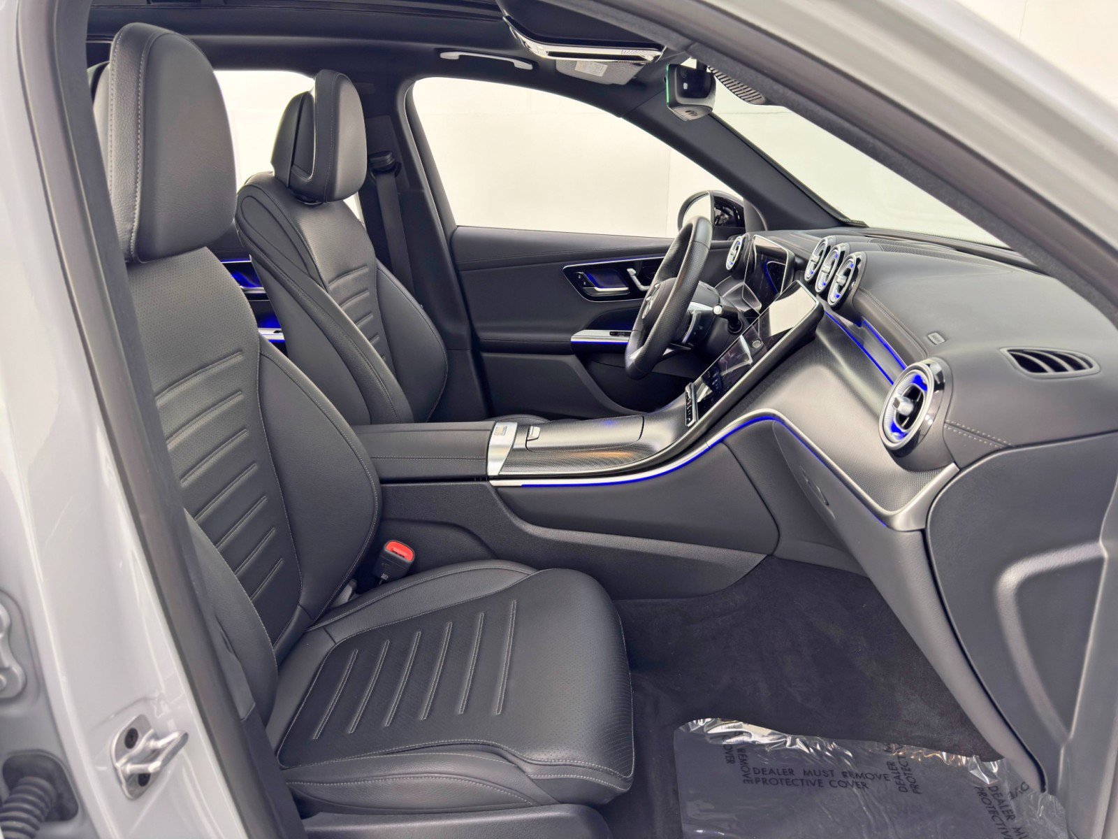 Used 2025 Mercedes-Benz GLC 300 4MATIC w/ AMG Line image 16