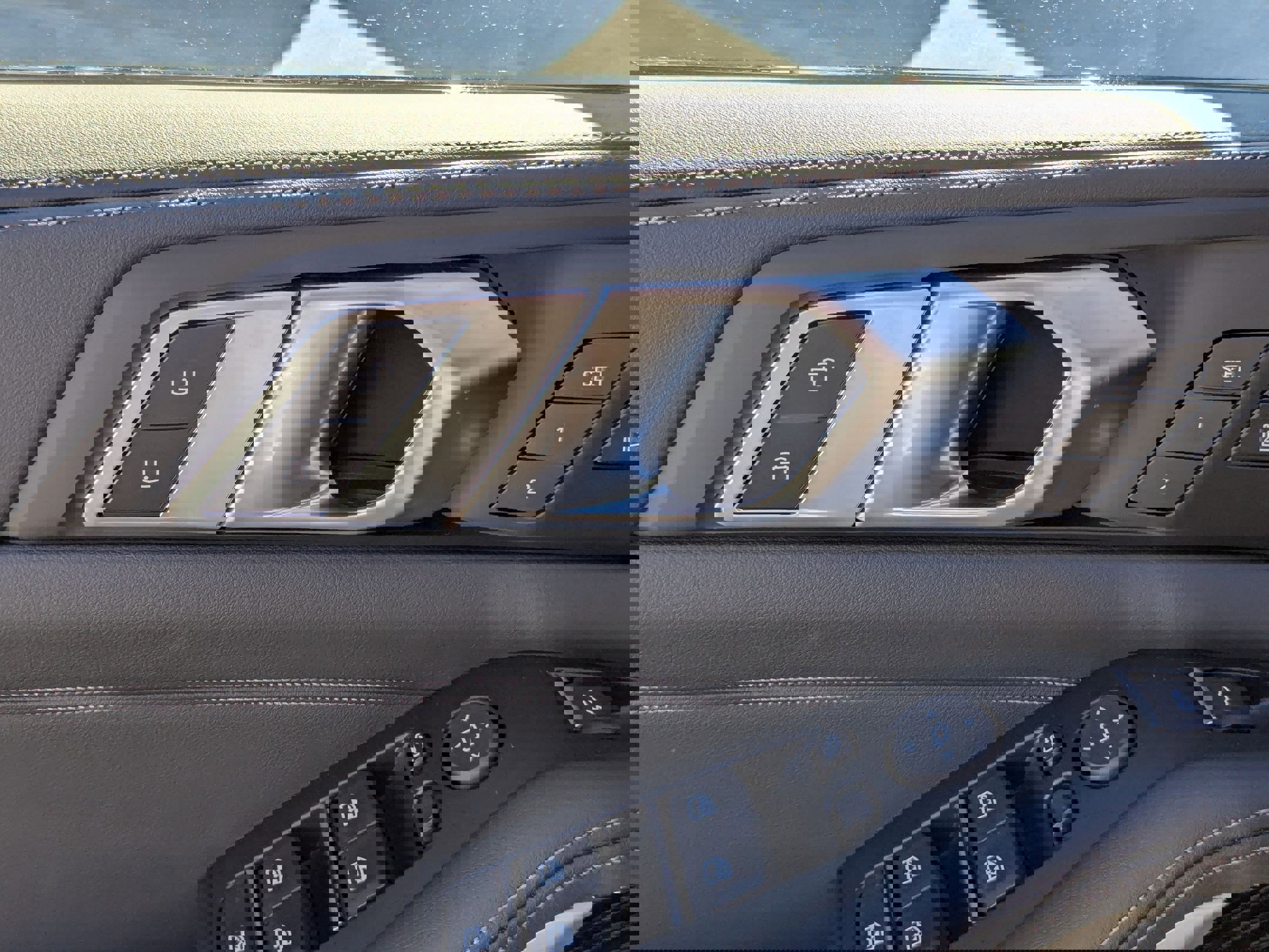 New 2026 BMW X5 xDrive40i w/ M Sport Package image 12