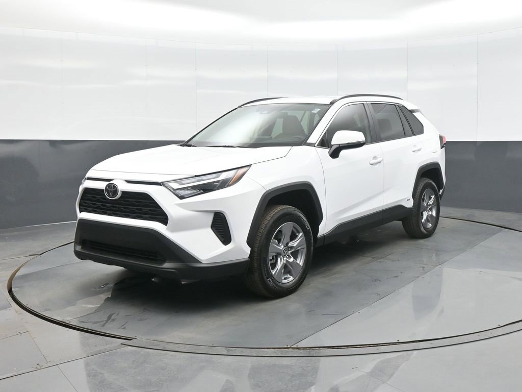 Used 2025 Toyota RAV4 XLE image 3