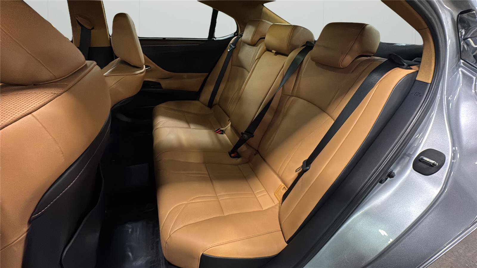 Used 2024 Lexus ES 350 Ultra Luxury w/ Accessory Package (Z2) FWD image 11