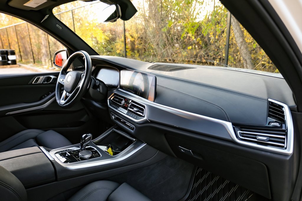 Used 2021 BMW X5 xDrive40i w/ Premium Package image 13