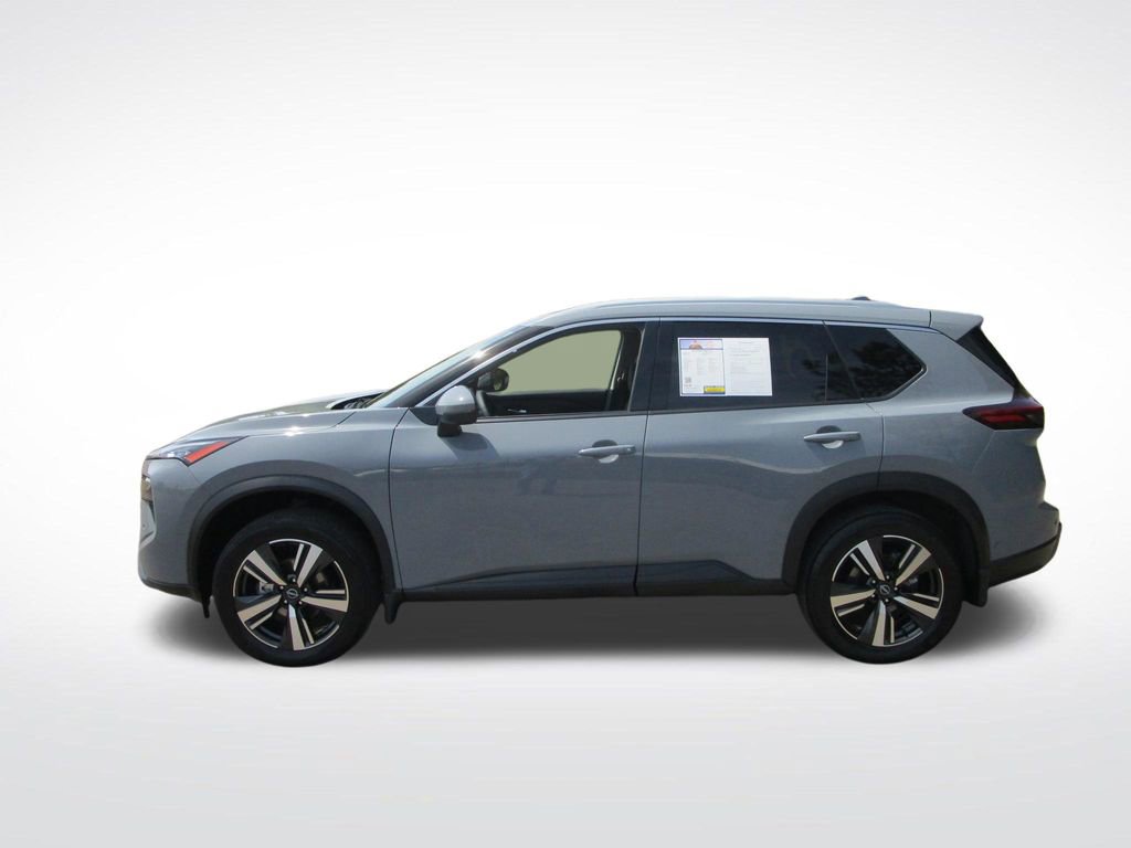 Used 2025 Nissan Rogue SL AWD/4WD image 2