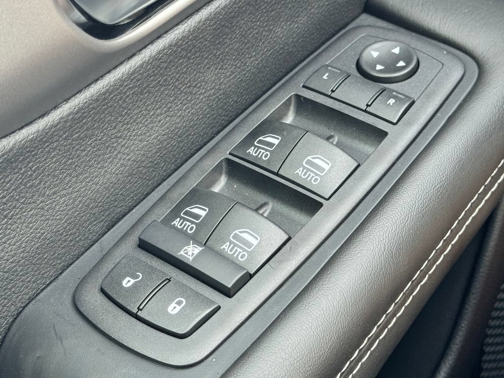 New 2027 Chrysler Pacifica Select FWD image 24