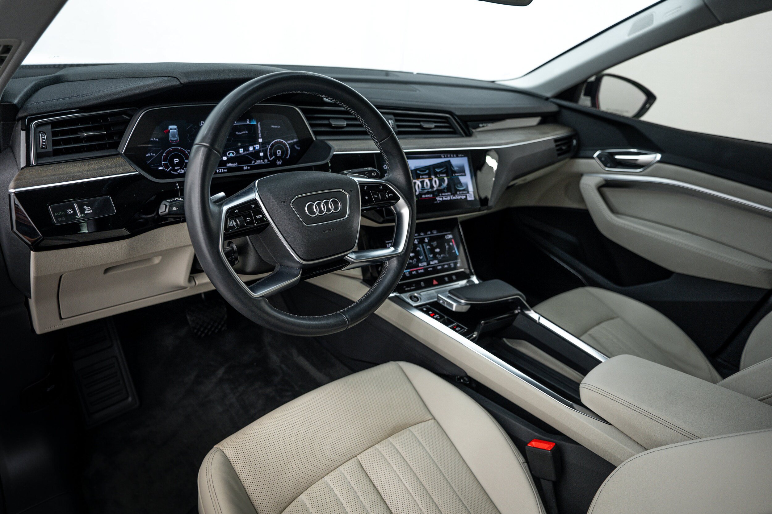 Certified 2024 Audi Q8 e-tron Premium Plus w/ Premium Plus Package AWD/4WD image 8