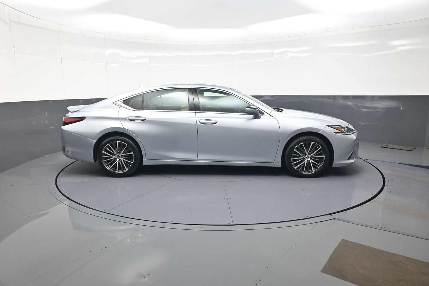 Used 2023 Lexus ES 250 w/ Premium Package AWD/4WD image 2