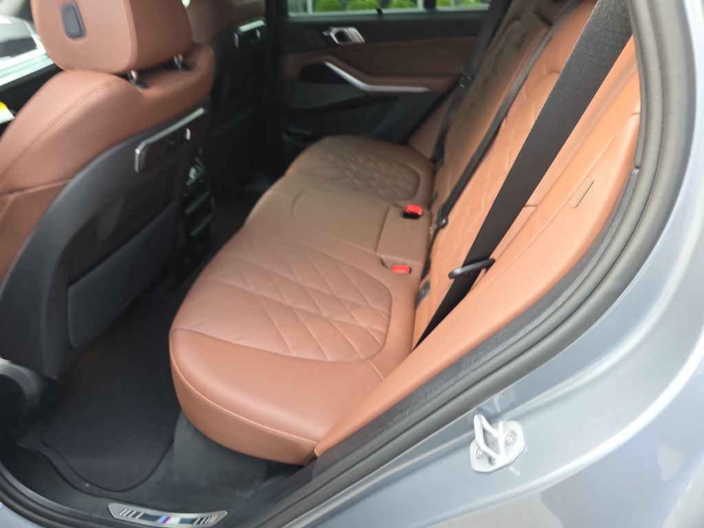 New 2026 BMW X5 xDrive40i w/ M Sport Package AWD/4WD image 10