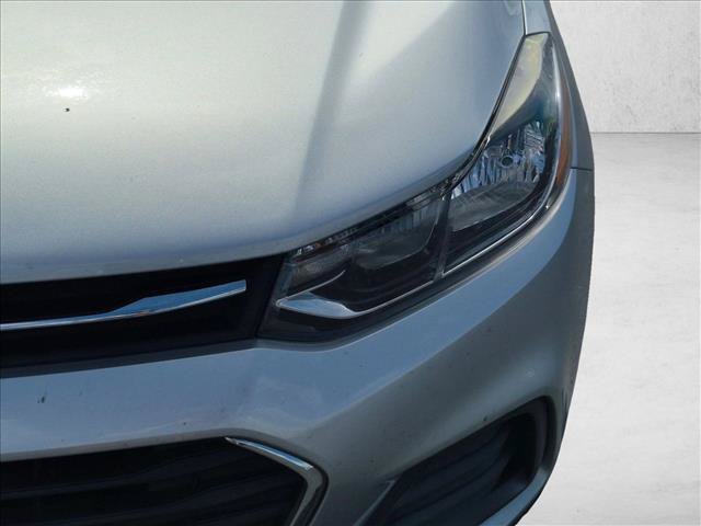 Used 2022 Chevrolet Trax LS w/ Tint and Cruise Package FWD image 9