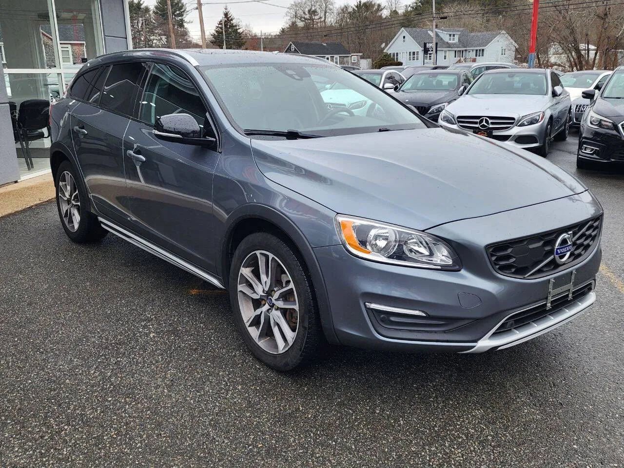 Used 2018 Volvo V60 T5 Cross Country AWD/4WD image 3