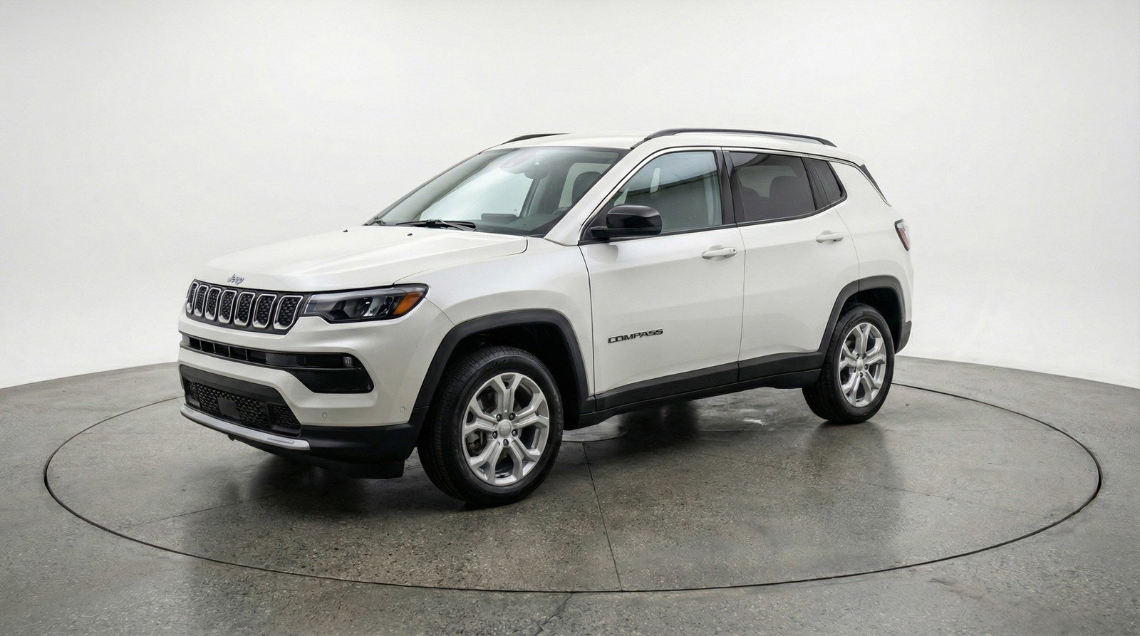 Used 2025 Jeep Compass Latitude image 3
