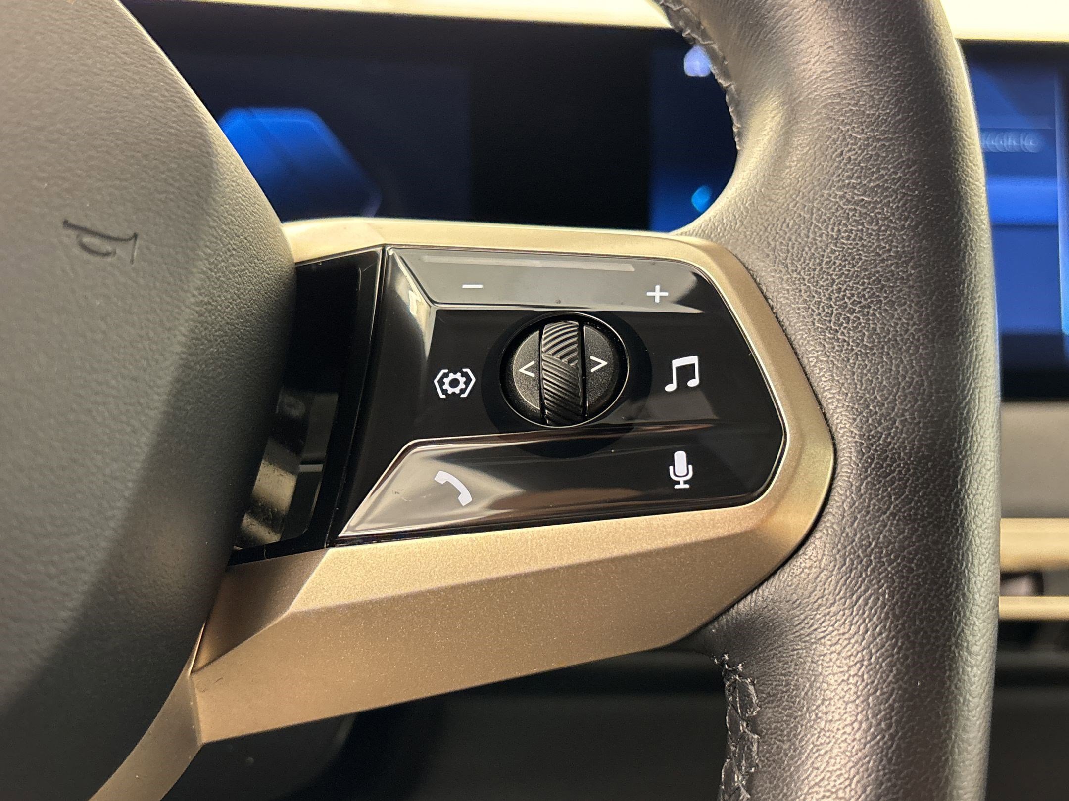 Certified 2023 BMW iX xDrive50 w/ Sport Package image 23