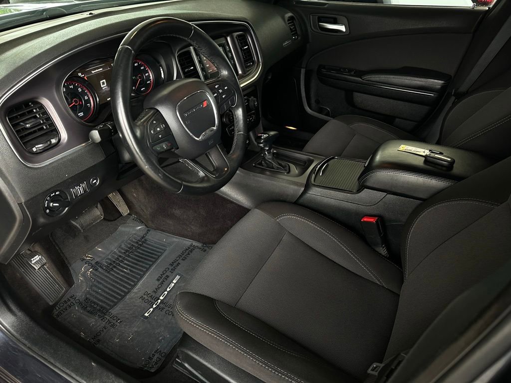 Used 2017 Dodge Charger SE w/ Blacktop Package image 10
