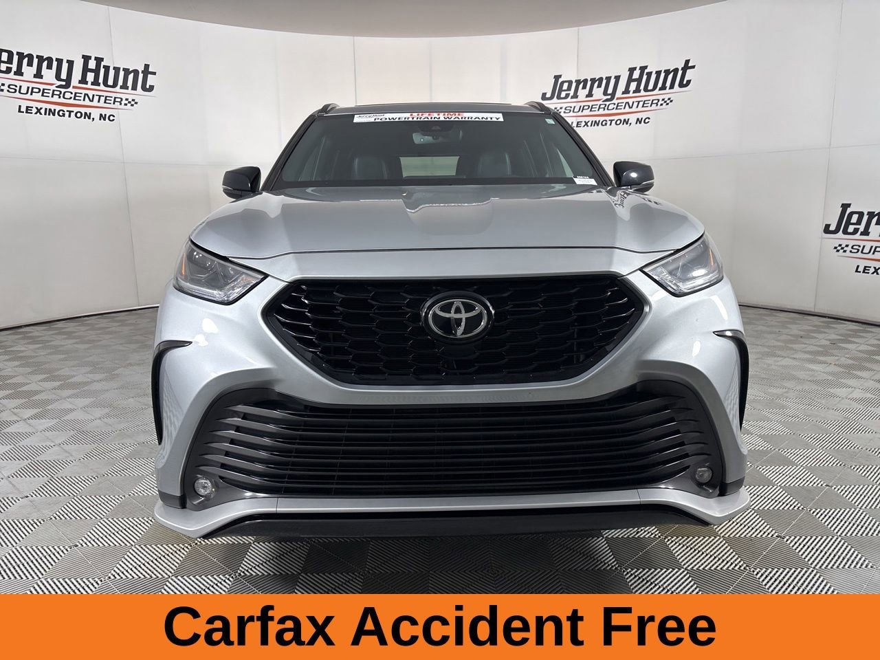 Used 2023 Toyota Highlander XSE image 3