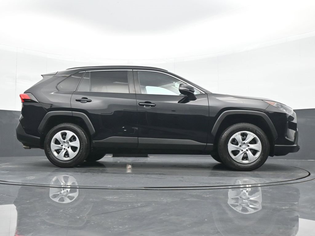 Used 2019 Toyota RAV4 LE image 22