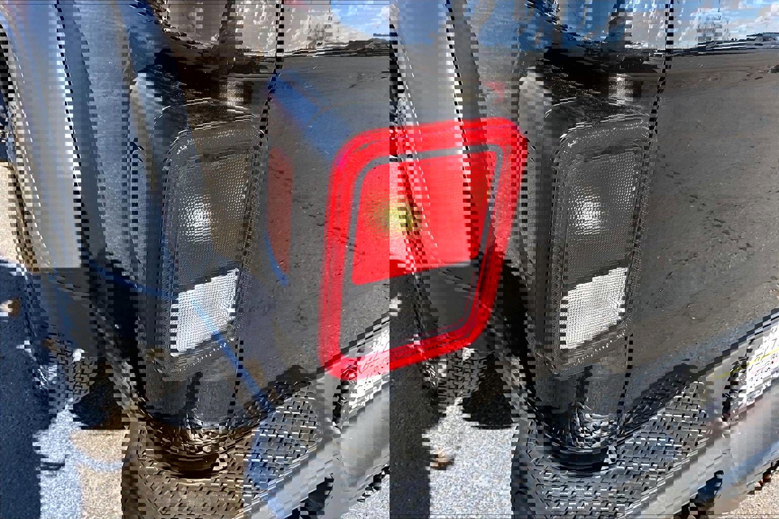 Used 2023 Jeep Gladiator Sport image 24