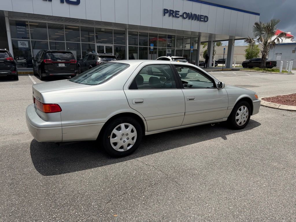 Used 2000 Toyota Camry LE FWD image 3
