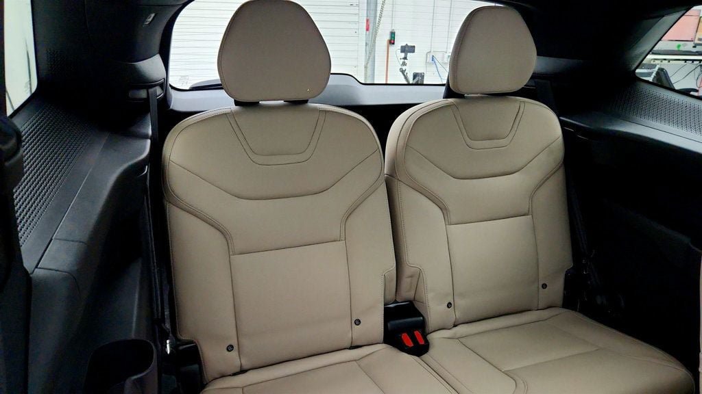 Used 2025 Volvo EX90 Plus AWD/4WD image 18