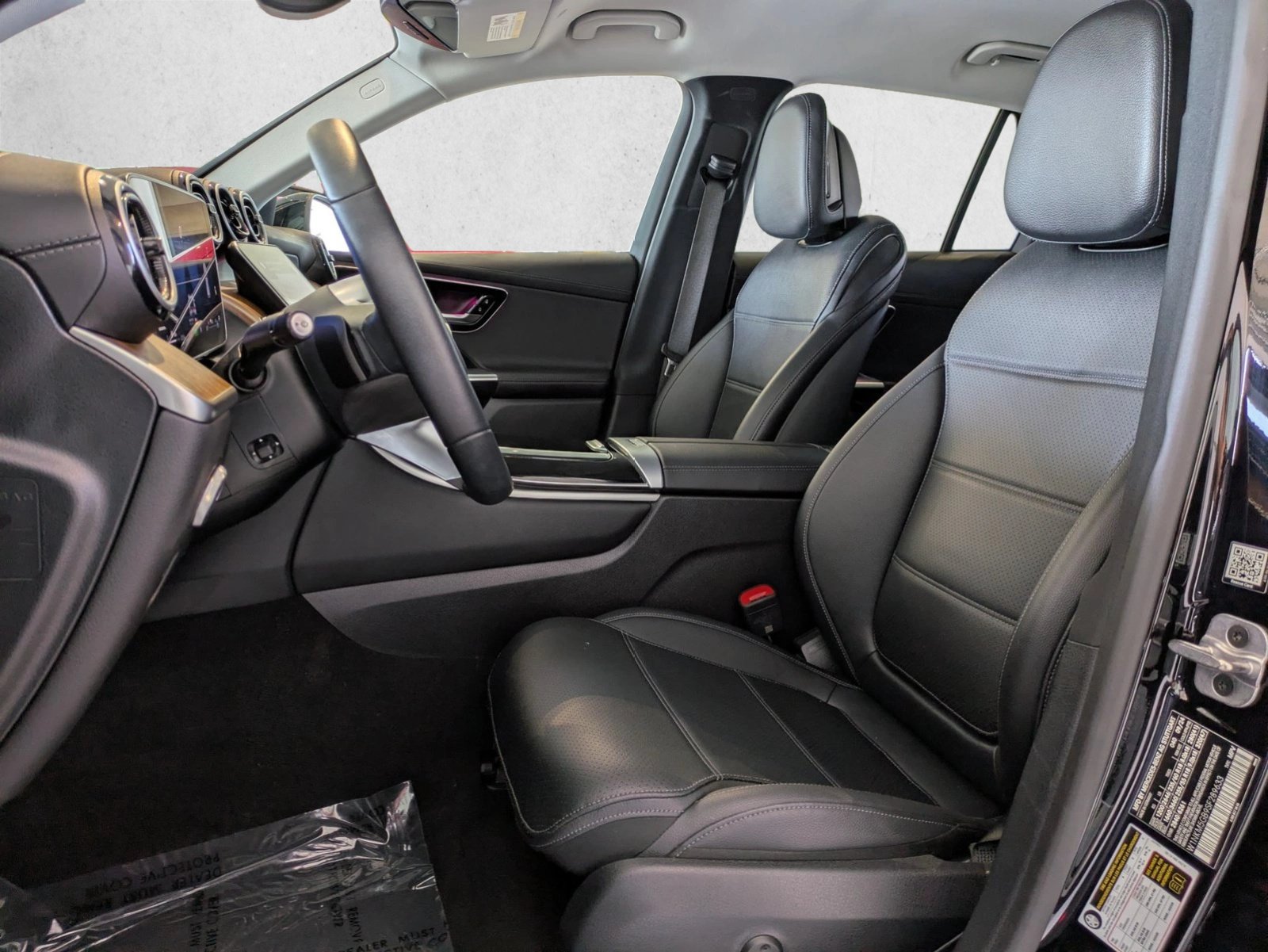 Used 2025 Mercedes-Benz GLC 350e 4MATIC image 16