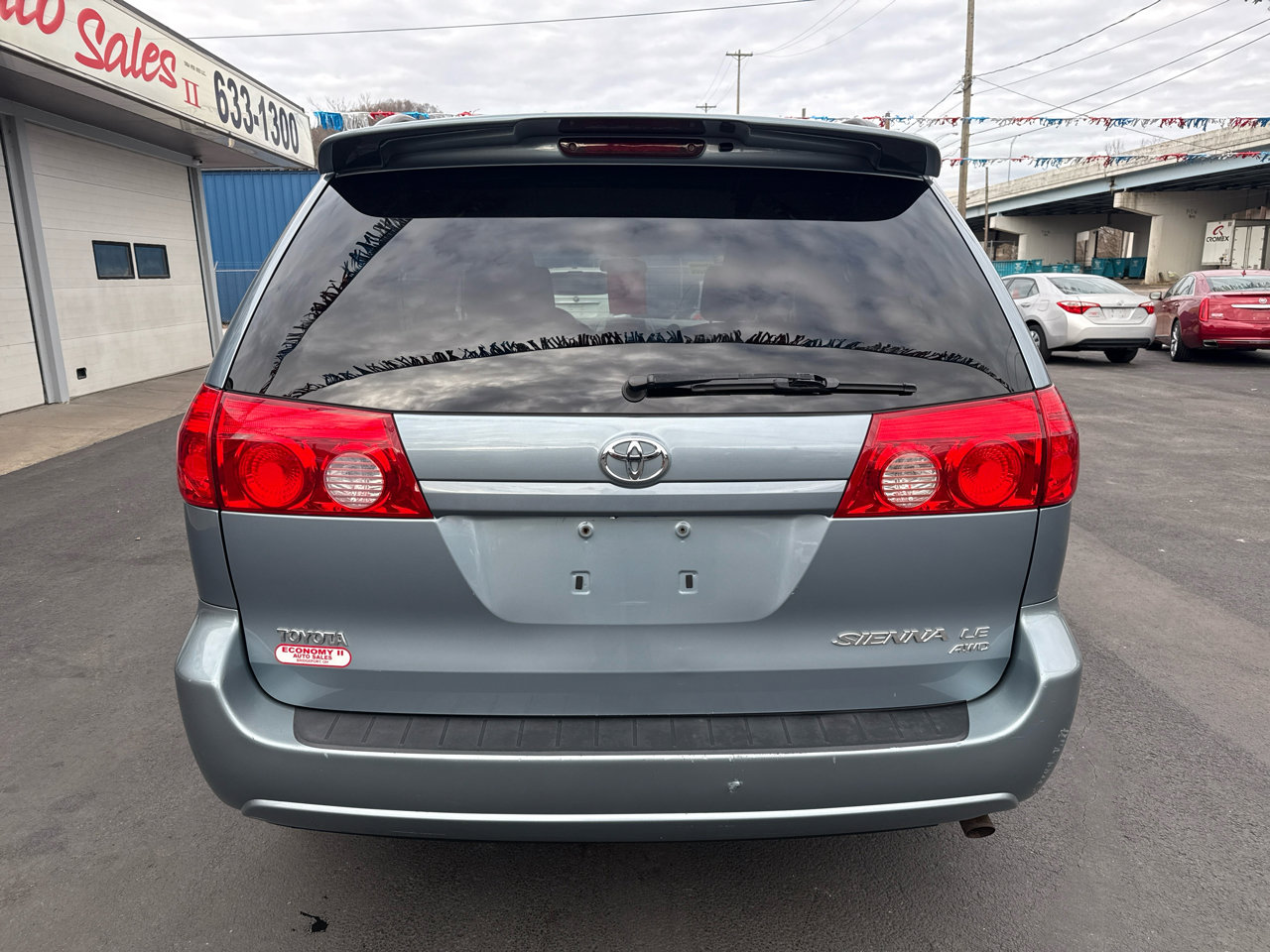 Used 2010 Toyota Sienna LE image 4