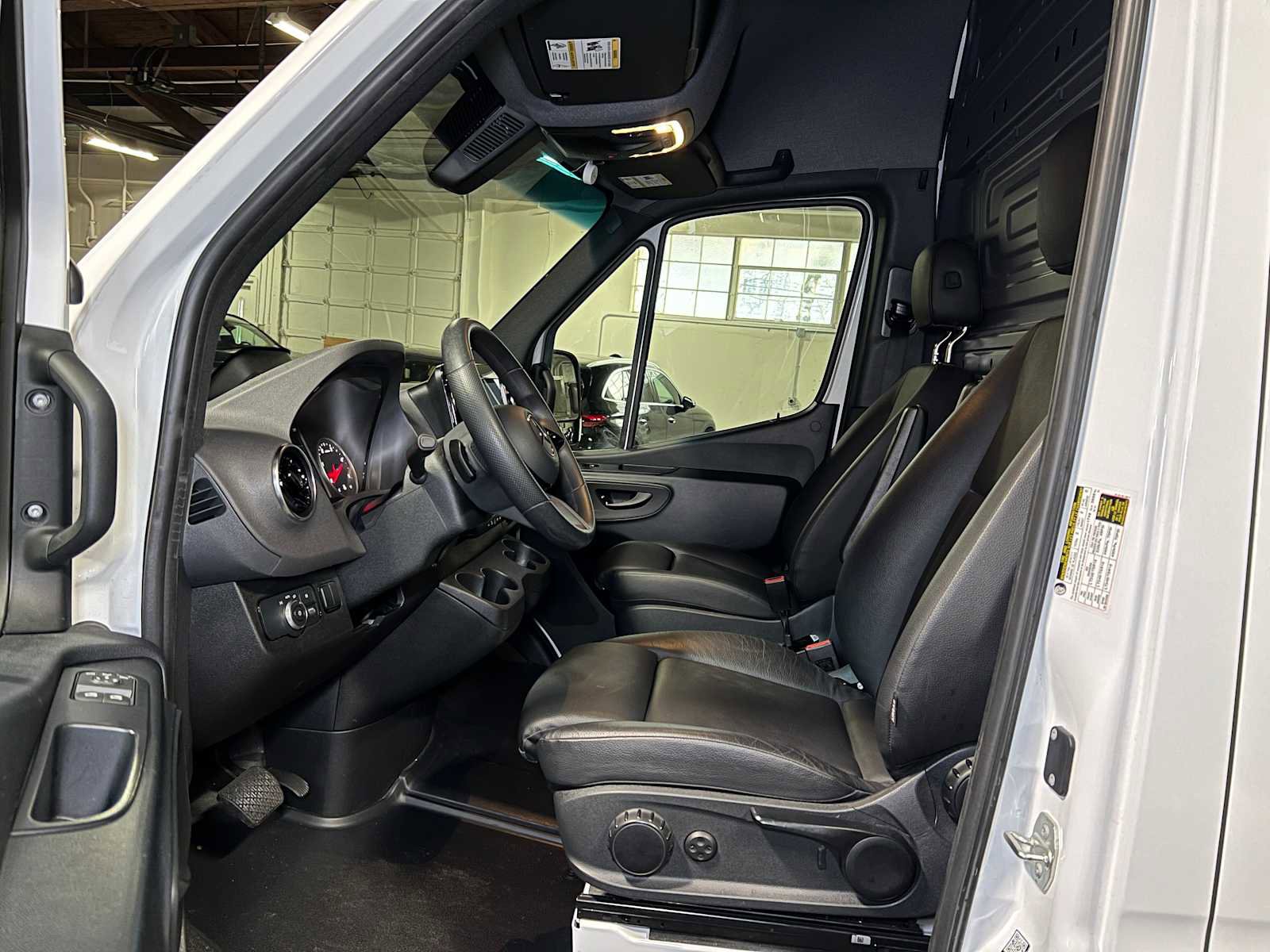 Used 2025 Mercedes-Benz Sprinter 2500 image 25