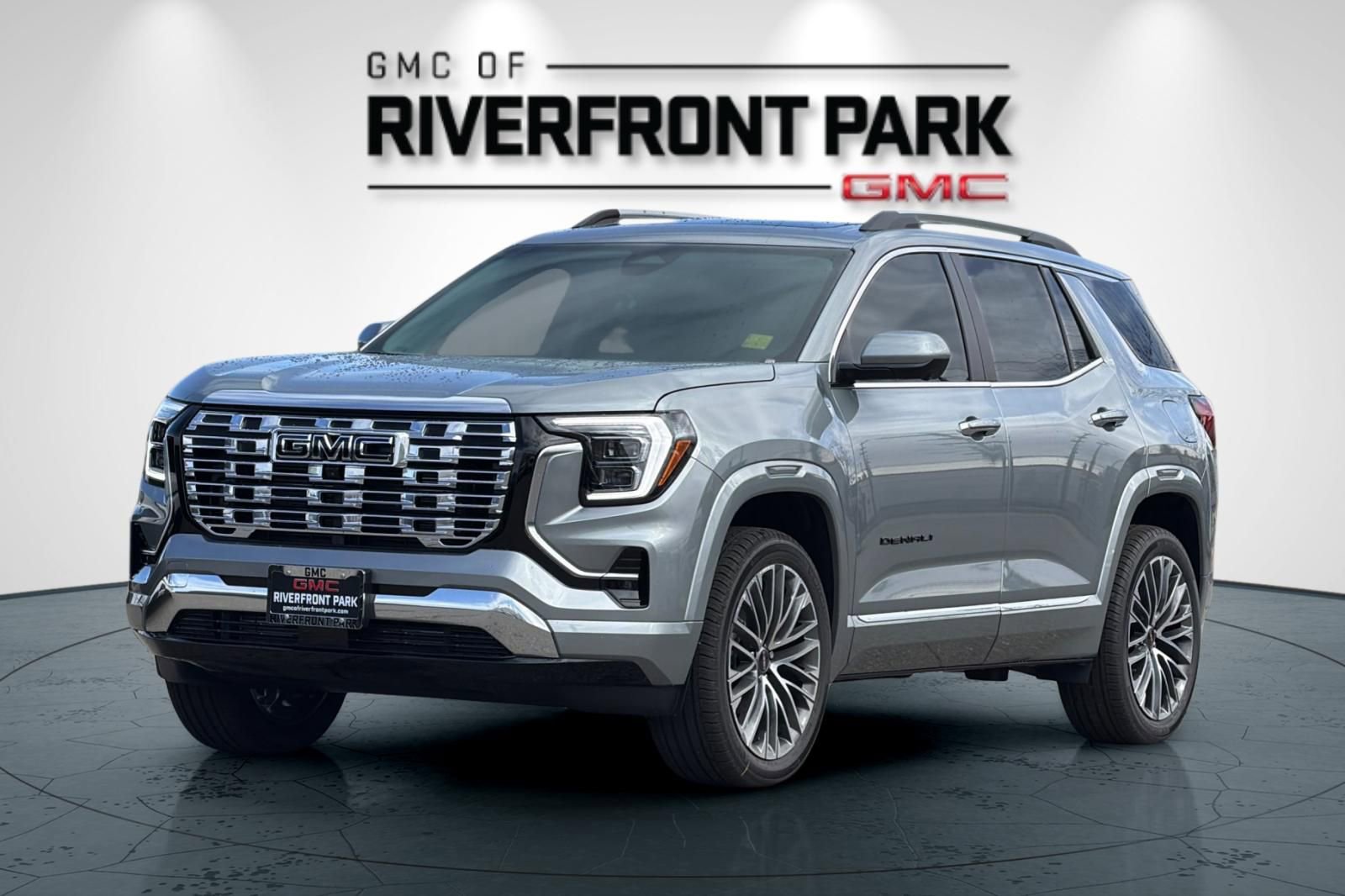 New 2026 GMC Terrain Denali w/ LPO, Black Badging Package image 7