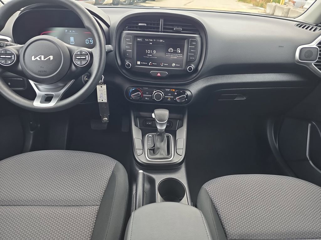 Certified 2025 Kia Soul LX image 14