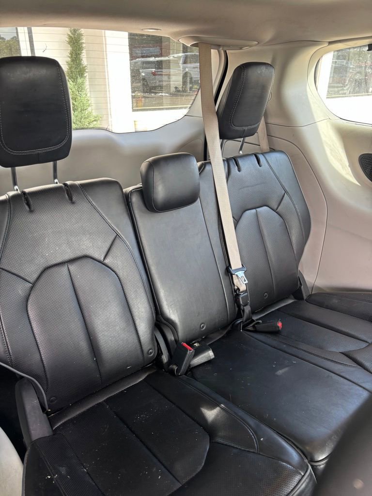 Used 2017 Chrysler Pacifica Limited image 15