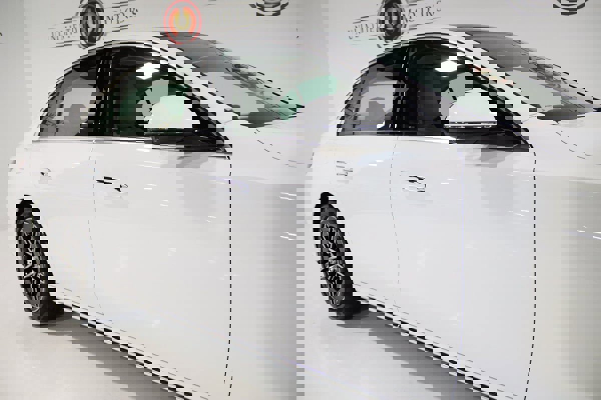 Used 2025 Mercedes-Benz E 350 4MATIC Sedan image 8