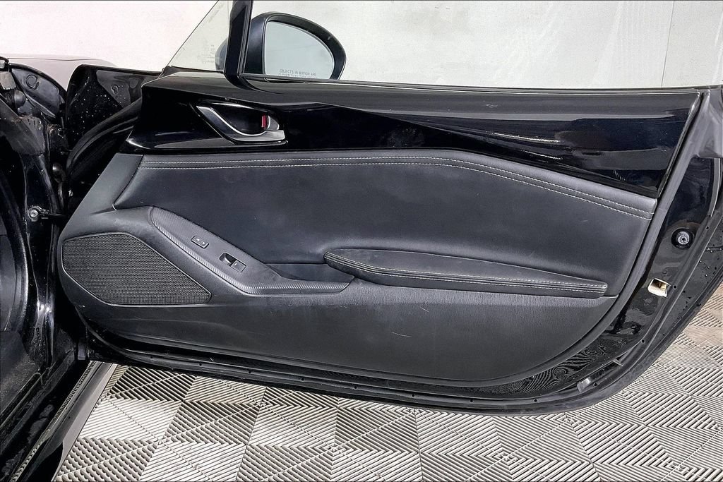 Used 2020 MAZDA MX-5 Miata RF Club RWD image 23
