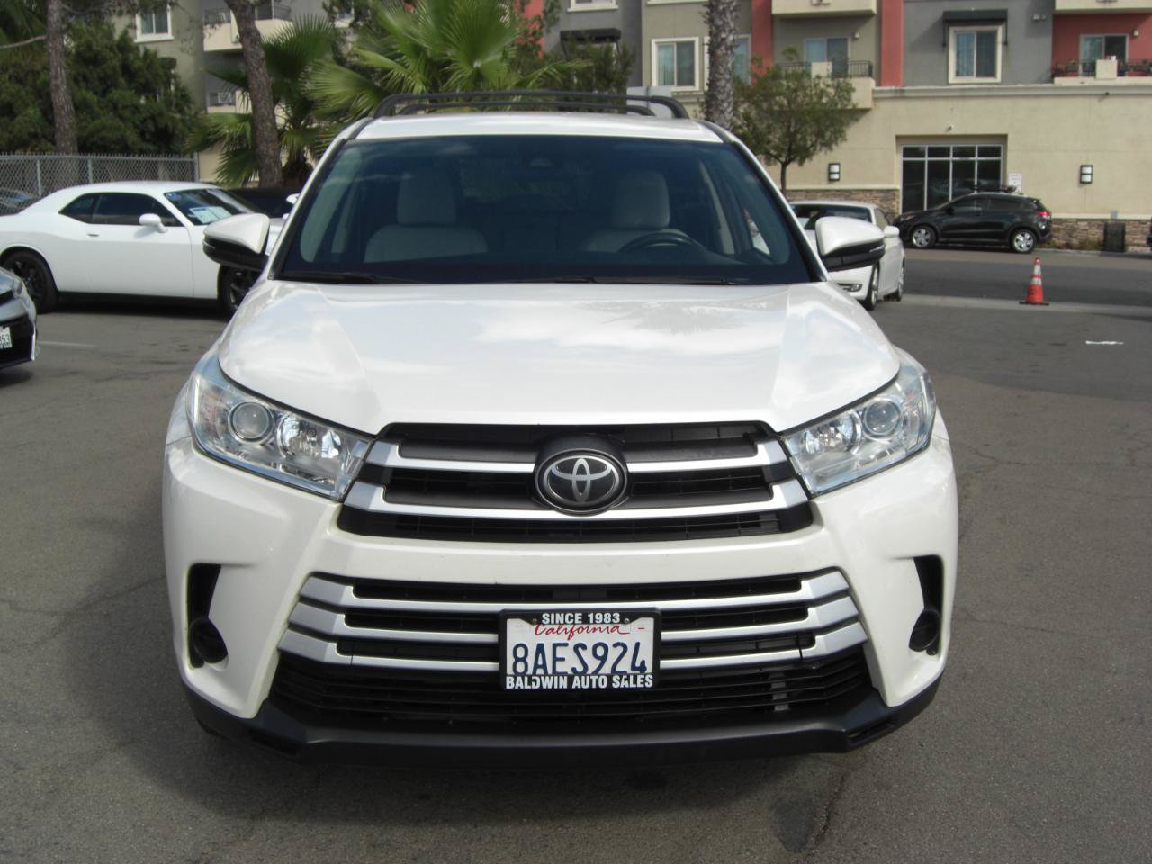 Used 2017 Toyota Highlander LE w/ Carpet Mat Package FWD image 2