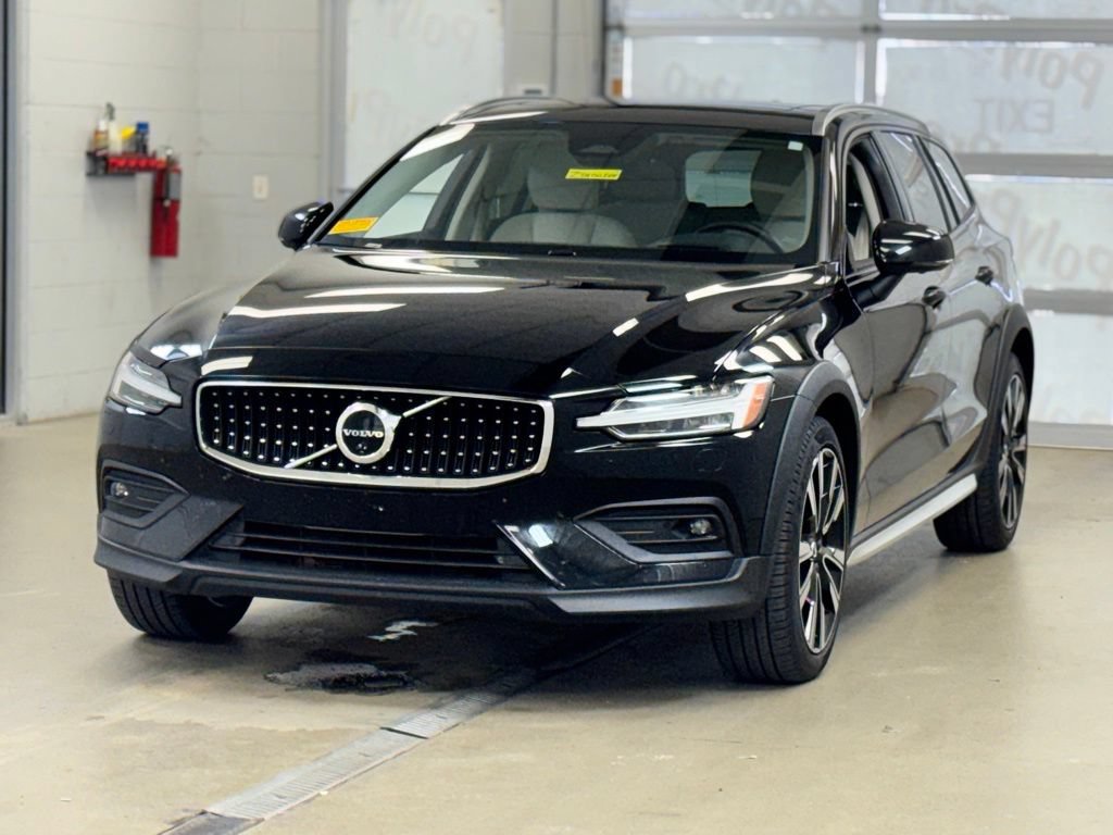 Used 2025 Volvo V60 B5 Cross Country Ultra w/ Protection Package Premier AWD/4WD image 3