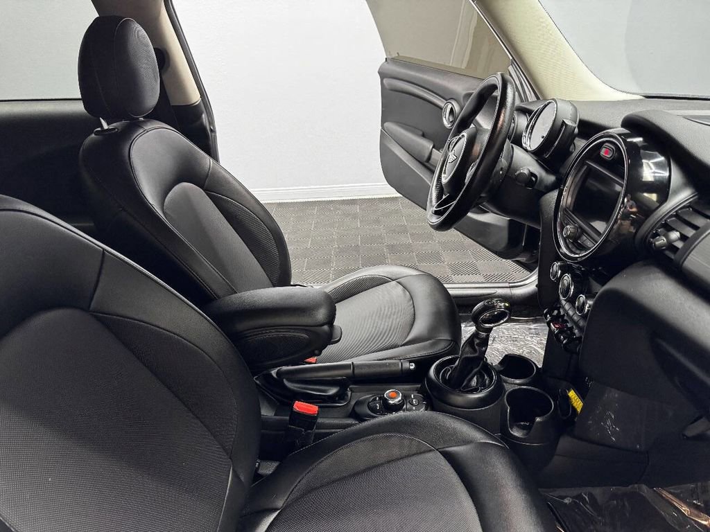 Used 2018 MINI Cooper 2-Door Hardtop w/ Signature Line Package image 43