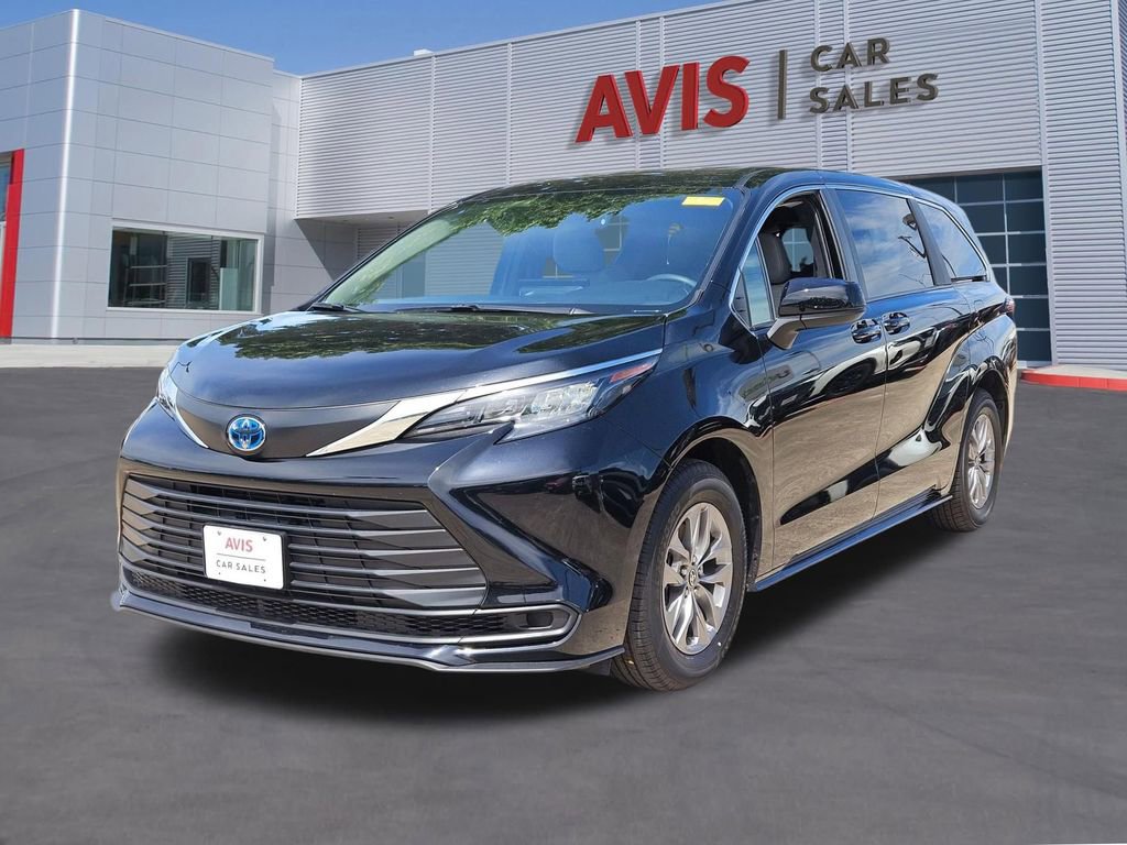 Used 2025 Toyota Sienna LE