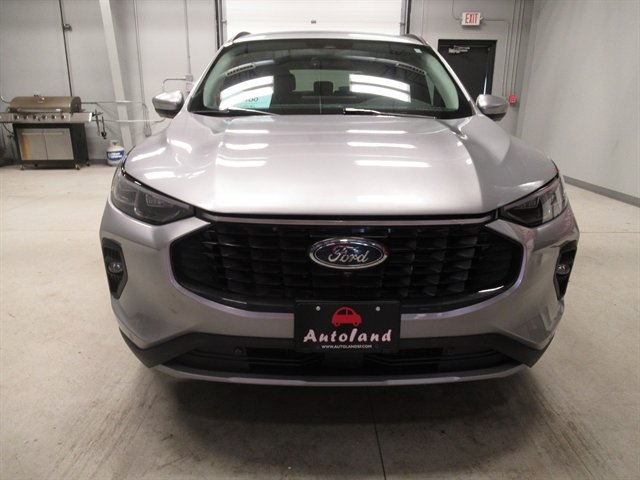 Used 2024 Ford Escape Platinum AWD/4WD image 2