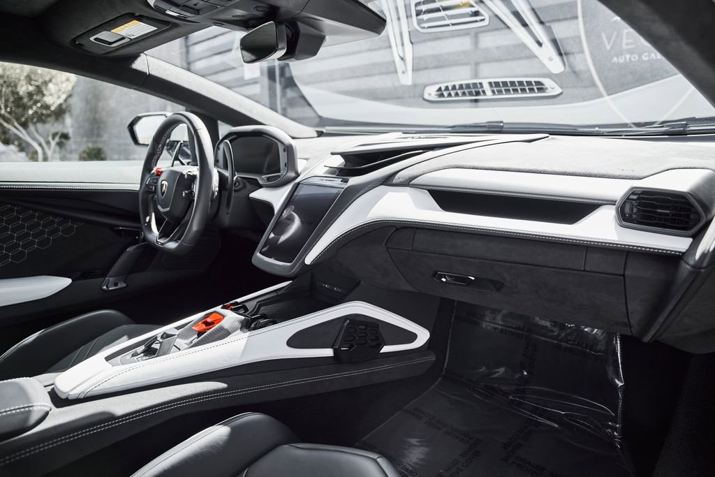 Used 2026 Lamborghini Revuelto AWD/4WD image 44