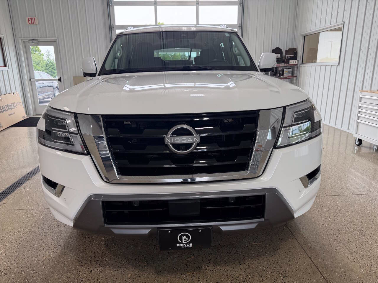 Used 2024 Nissan Armada SL w/ Captain's Chairs Package AWD/4WD image 8