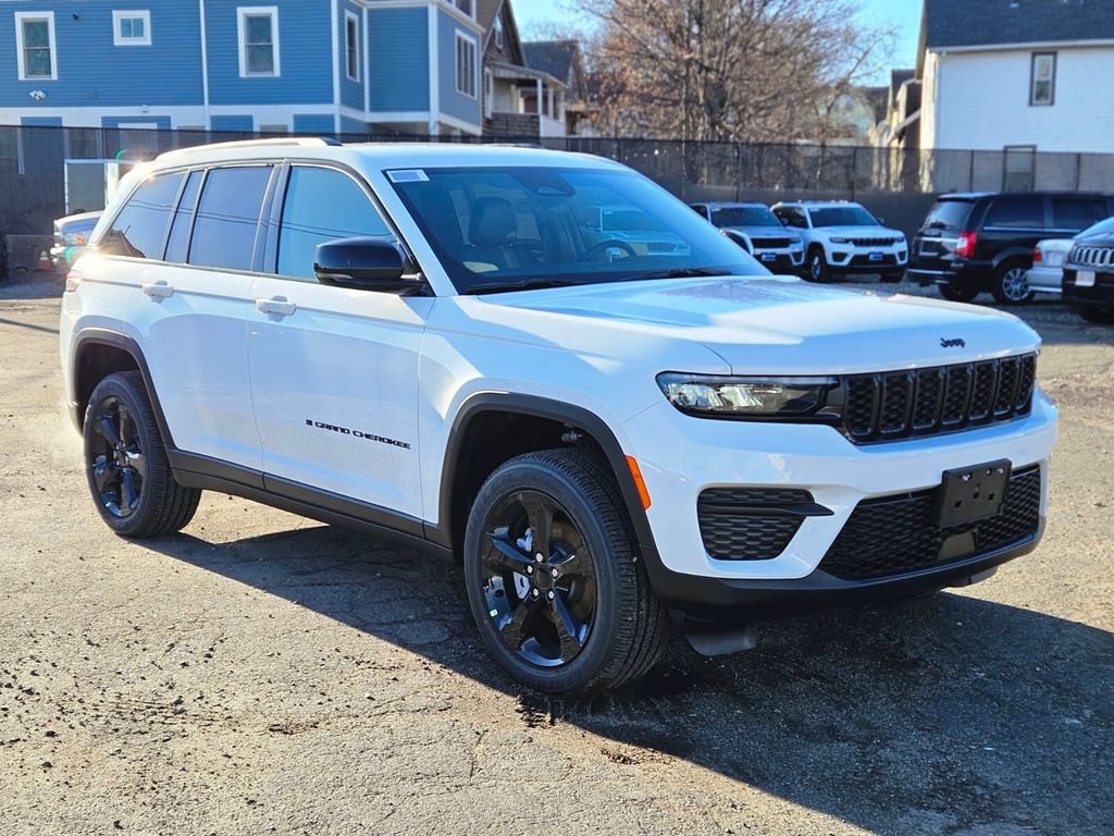 New 2025 Jeep Grand Cherokee Altitude image 7