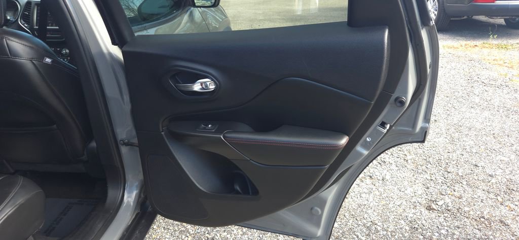 Used 2019 Jeep Cherokee Trailhawk w/ Cold Weather Group image 4