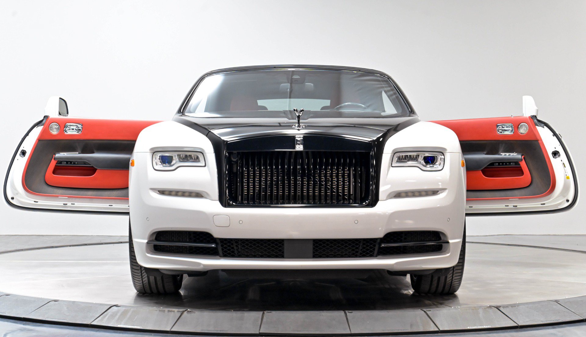 Used 2017 Rolls-Royce Dawn RWD image 42
