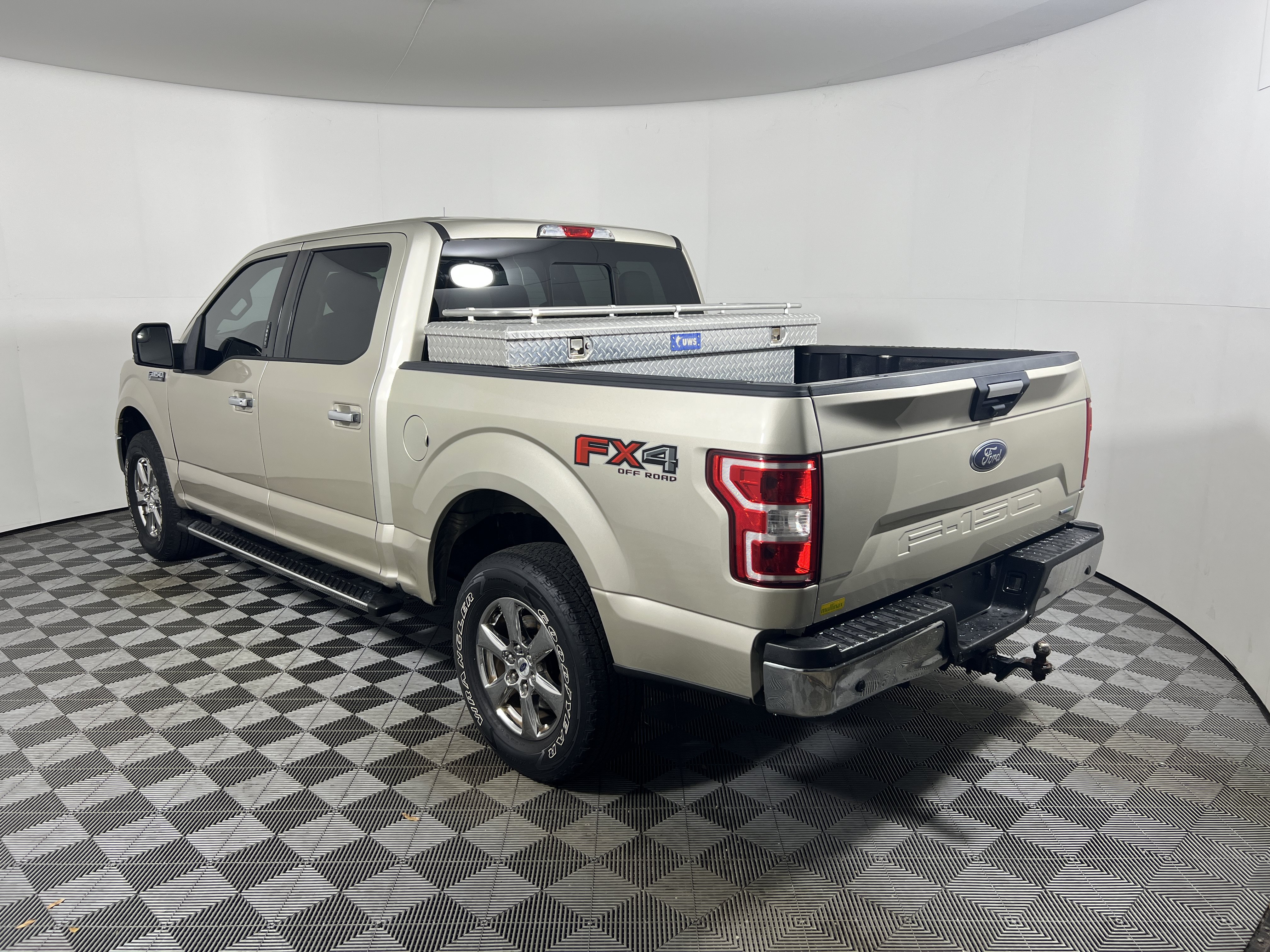 Used 2018 Ford F150 XLT w/ Equipment Group 302A Luxury AWD/4WD image 3