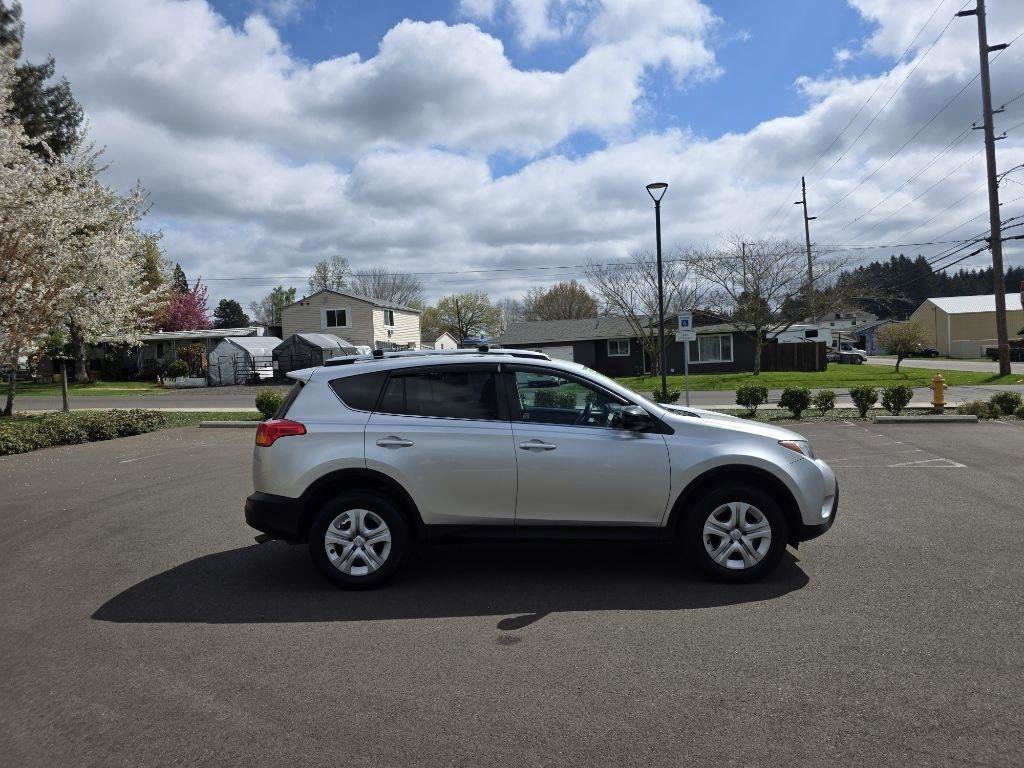 Used 2014 Toyota RAV4 LE AWD/4WD image 4