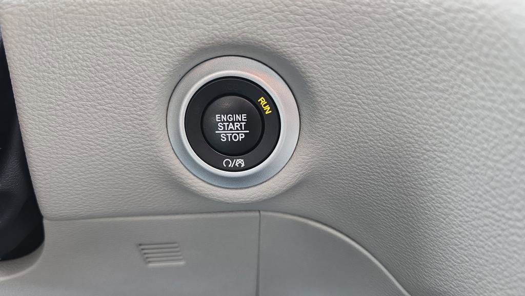 Used 2023 Chrysler Pacifica Limited image 23