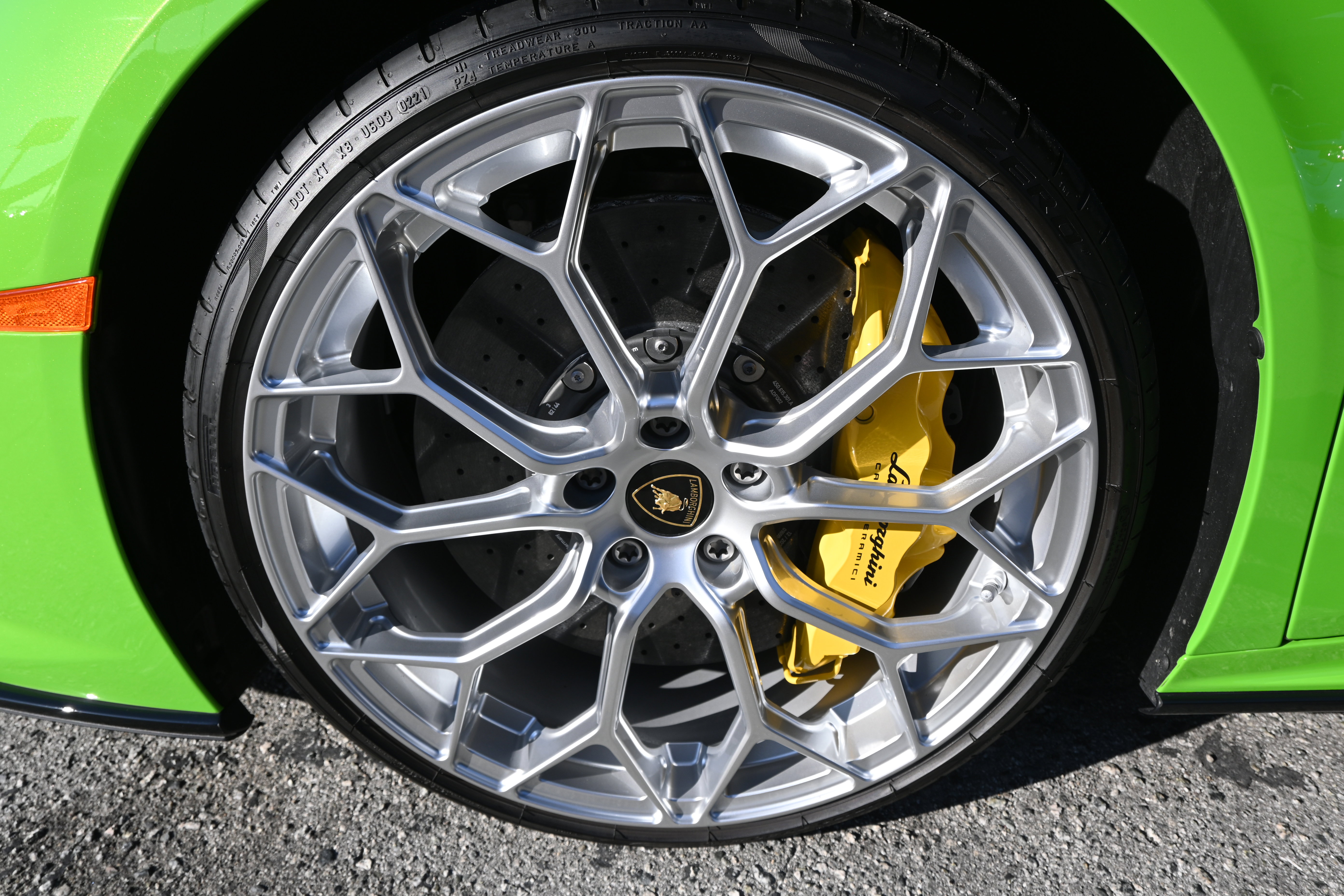 Used 2021 Lamborghini Huracan EVO RWD image 34