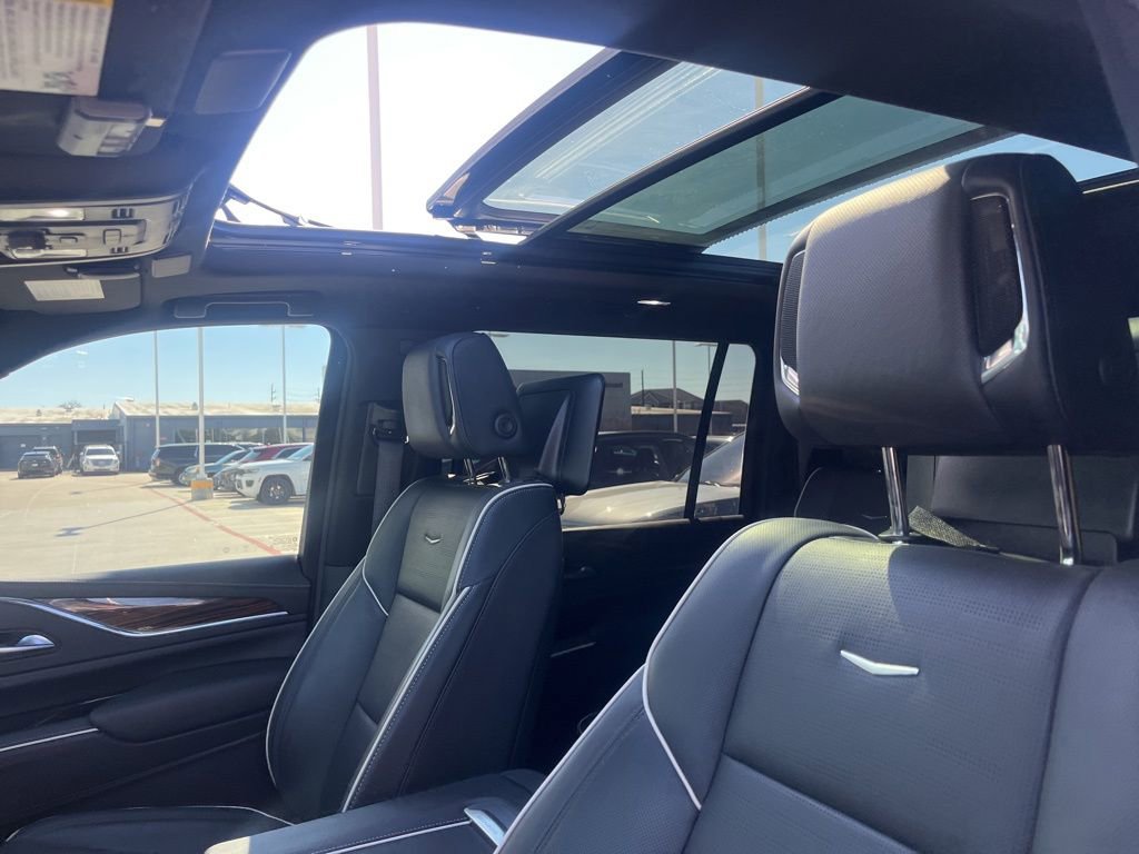 Used 2024 Cadillac Escalade ESV Premium Luxury RWD image 6