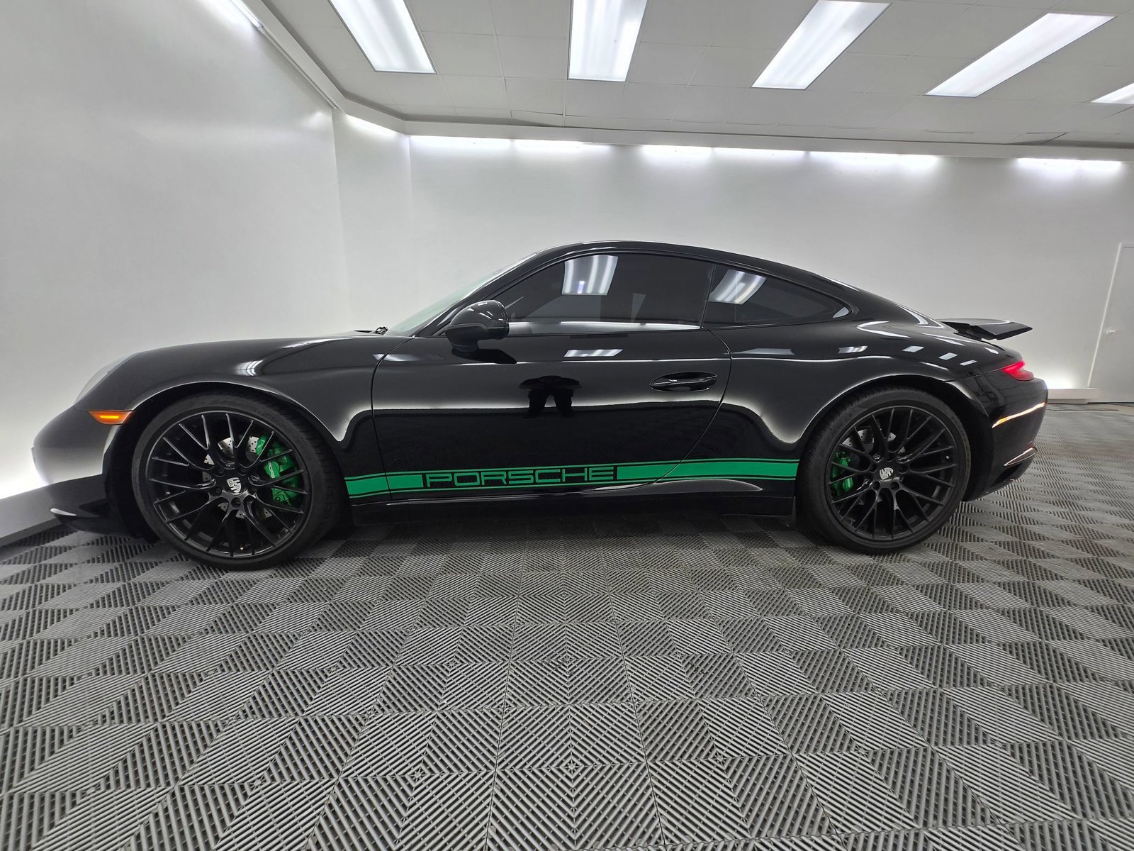 Used 2017 Porsche 911 Carrera video 2